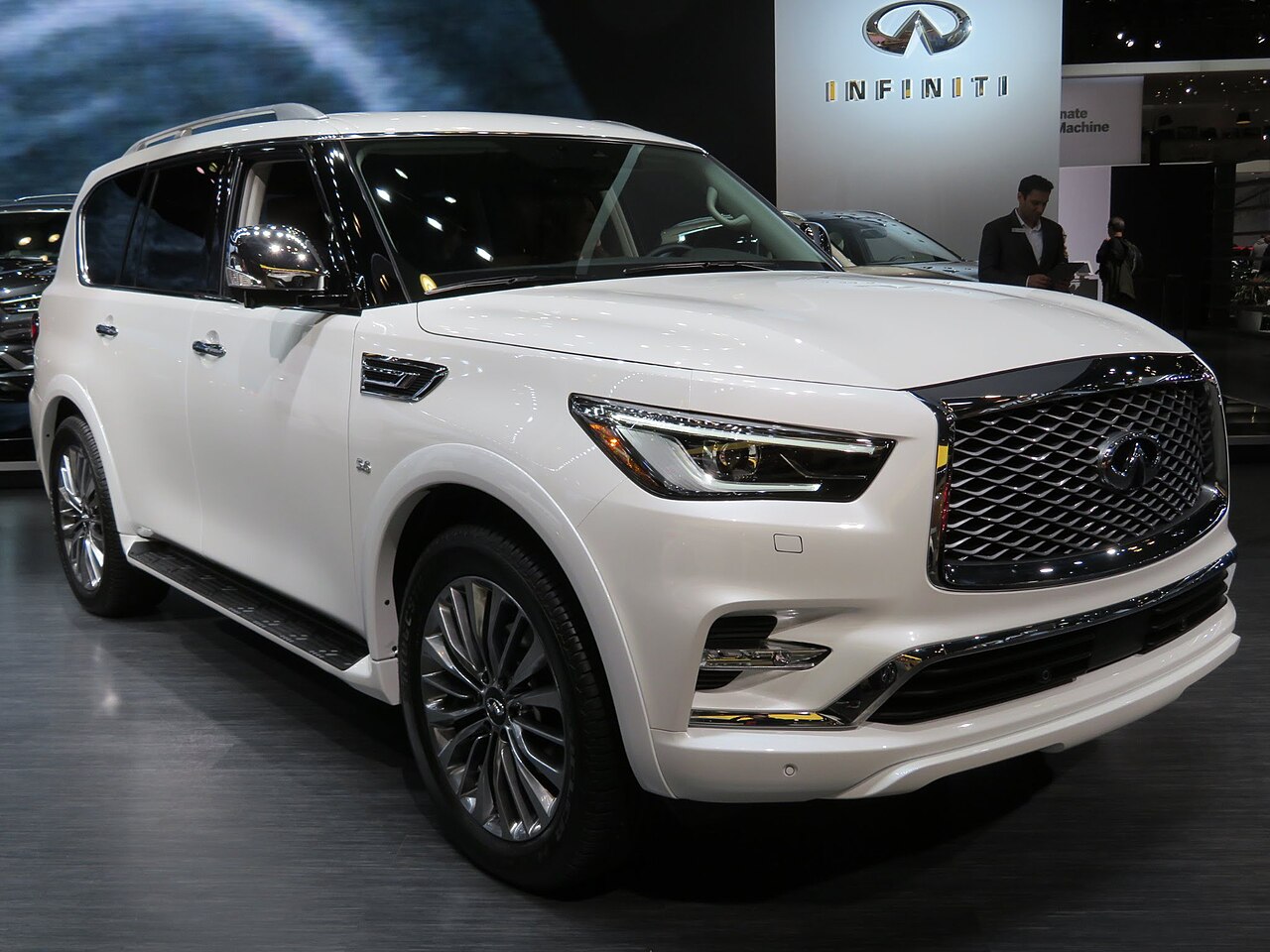 انفينيتي QX80 لوكس