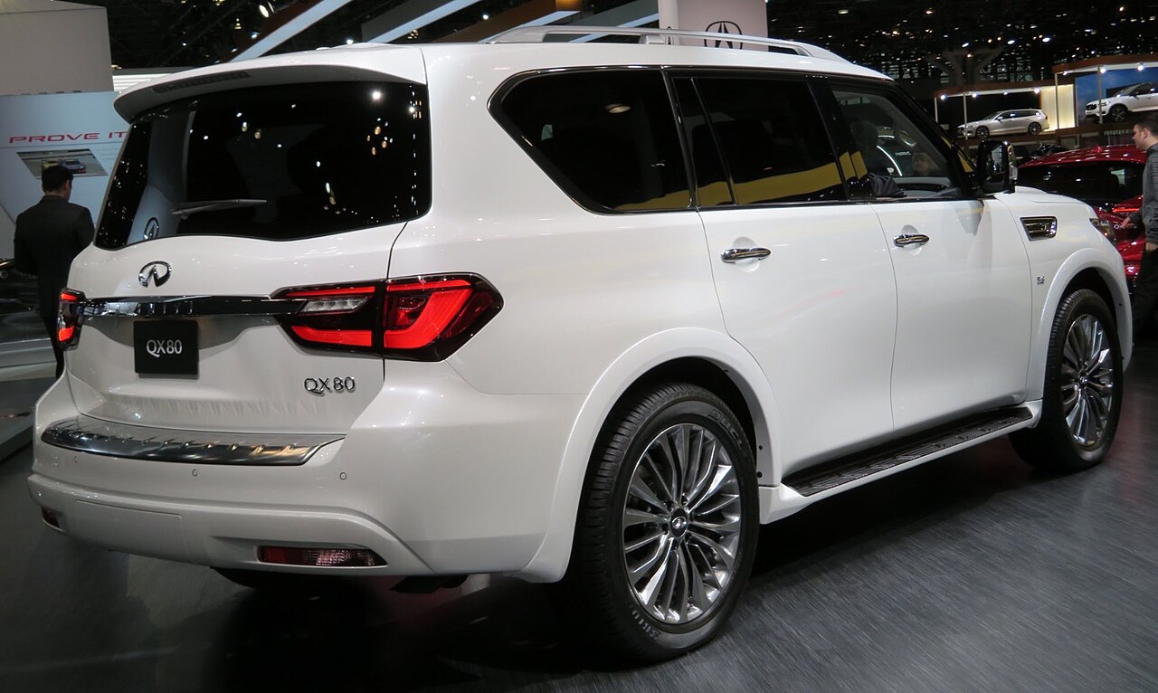 انفينيتي QX80 لوكس