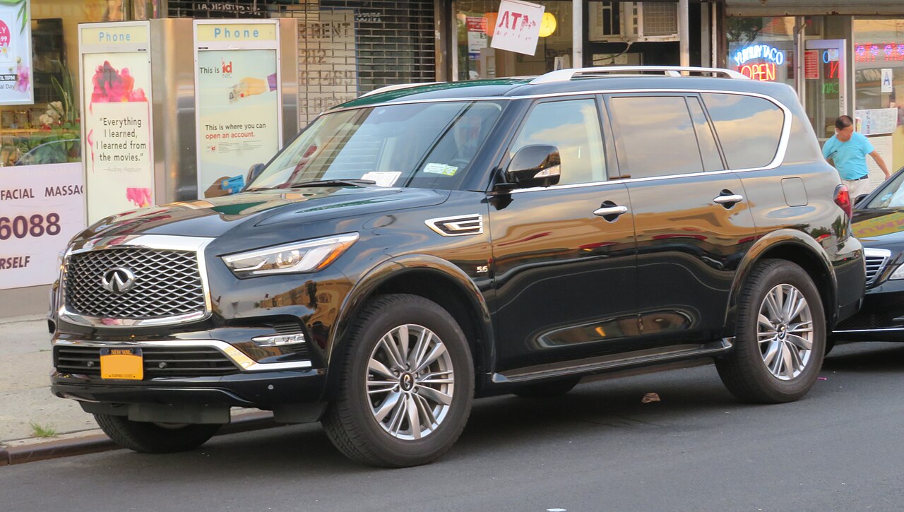 انفينيتي QX80 لوكس